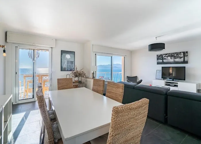 Apartman Wonderful 2 Bedroom With Sea View *