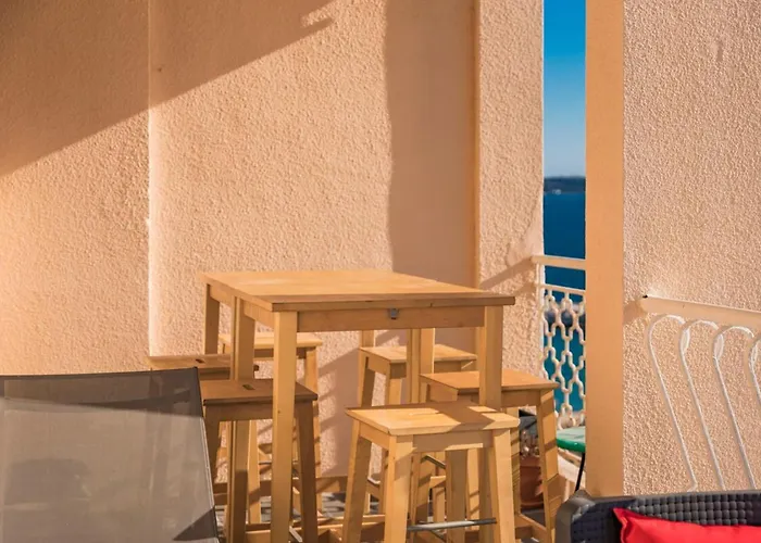 Wonderful 2 Bedroom With Sea View Apartman *